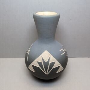 Native American Lakota Sioux Pottery Vase Signed Duane Black Tail Deer